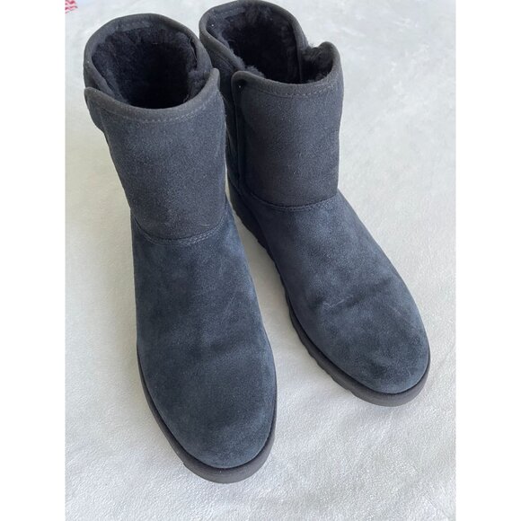 UGG Cory II Genuine Shearling Lined Short Boots Charcoal Grey Suede 7.5 Gorpcore - Picture 1 of 7